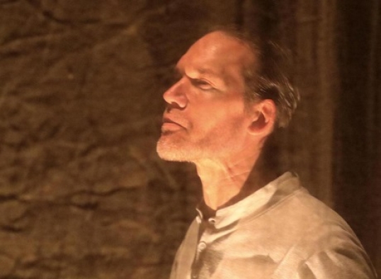 Juan Gil Navarro protagoniza «Juan Vairoleto» en Dumont 4040