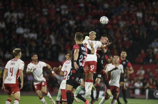 Liga Profesional de Fútbol: Huracán goleó 4-2 a Newell´s Old Boys, en Rosario