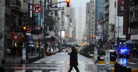 El tiempo en el AMBA, se presenta fresco, inestable con algunas lloviznas, una máxima de 17 grados