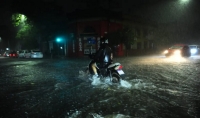 Tucumán: Fuerte temporal con lluvia y viento deja varias calles inundados