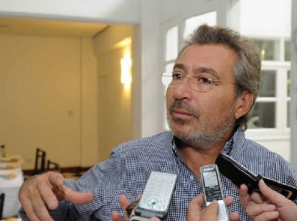 Daniel Vila: &quot;Macri le entregó el fútbol a Clarín, Torneos y Telefé&quot;