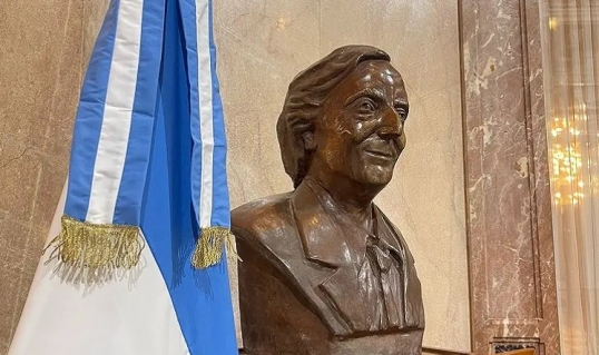 Unión por la Patria le reclamó a Villarruel haber retirado un busto de Néstor Kirchner, del Senado
