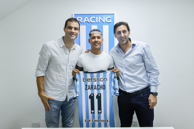 Matías Zaracho firmó su contrato con Racing
