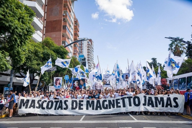 &quot;Democracia sin Mafias&quot;: Miles de militantes de La Cámpora marchan desde la sede de la exEsma, a Plaza de Mayo