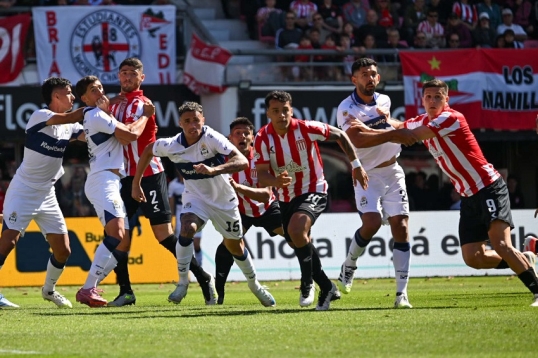 Torneo clausura de la Liga Profesional de Fútbol: Estudiantes vence a Gimnasia, en el clásico platense