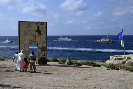 León XIV visitó Lampedusa y rindió homenaje a los migrantes fallecidos en el Mediterráneo