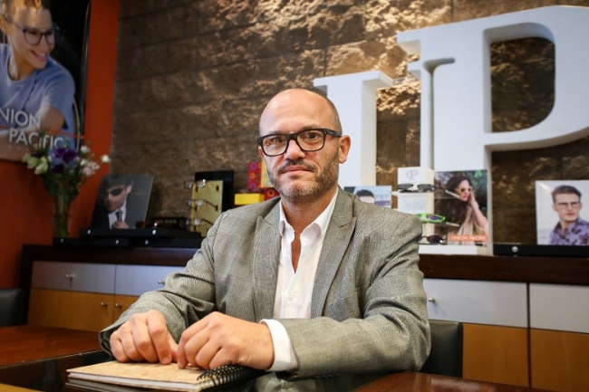 La industria óptica asegura que hacer optativo el aporte de las pymes a entidades empresariales permitirá bajar los costos