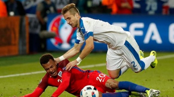 Inglaterra clasificó segunda al empatar sin goles ante Eslovaquia