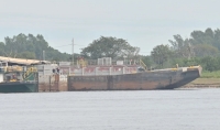 Paraguay: La explosión de una barcaza que transporta combustible deja cinco muertos