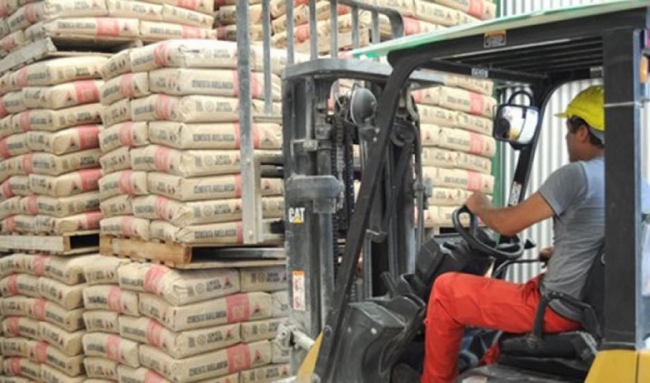 Los despachos de cemento en agosto bajaron un 26,3% interanualmente