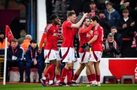 Premier League: Nottingham Forest superó al Southampton y se mantiene en la pelea por el título