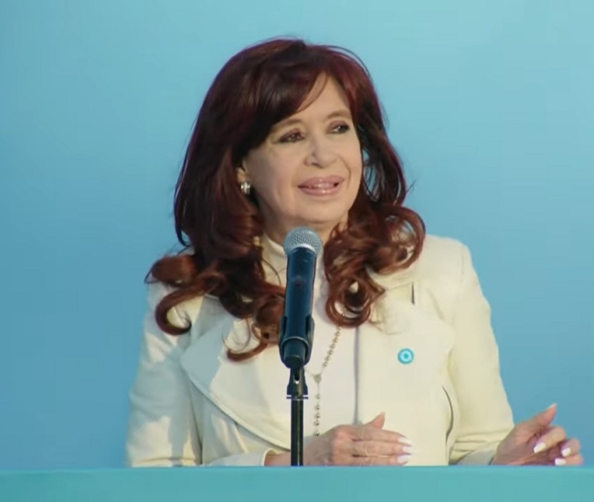 El Gobierno oficializó la baja de la jubilación de Cristina y la pensión de Néstor Kirchner