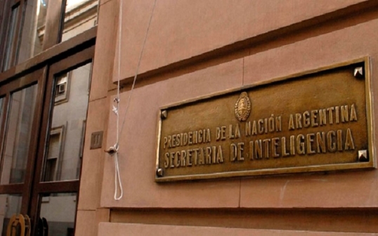 Un juez de Paraná rechazó frenar el DNU que amplió las facultades de la SIDE y habilitó aprehensiones