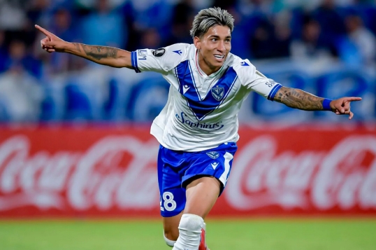 River, va por el delantero de Vélez, Maher Carrizo