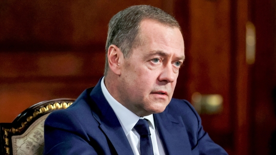 Medvédev habla sobre el quiebre en las relaciones de EE.UU. y Europa: «La peor en 100 años»