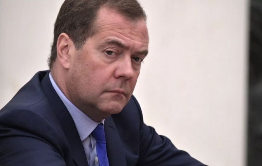 Dmitri Medvedev que el país que arreste a Vladimir Putin, le declararía la guerra a Rusia