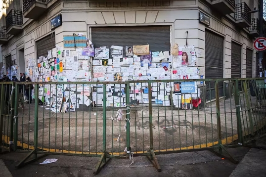 La casa de Cristina amaneció vallada por la policía federal