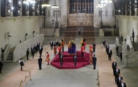 Inglaterra: Comenzó en la Abadía de Westminster el funeral de la reina Isabel II