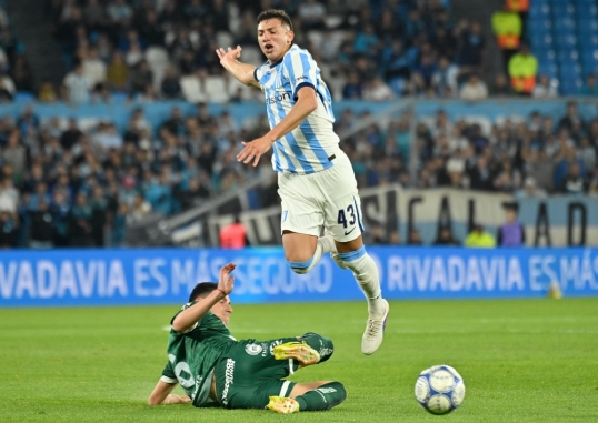 Torneo clausura de fútbol: Racing venció a Sarmiento de Junín