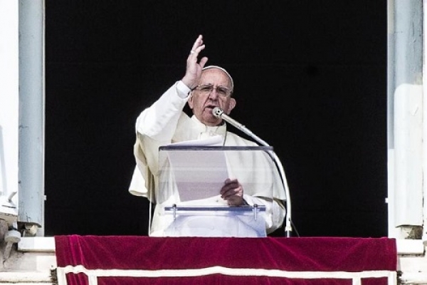 El papa Francisco convocó a &quot;escuchar, encontrar y acoger&quot; a los refugiados