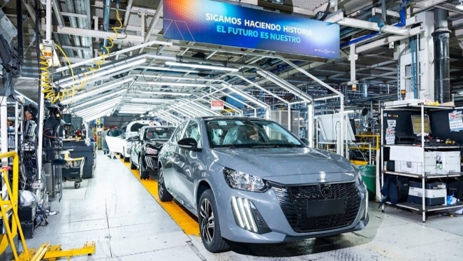 Freno a la producción: Peugeot anunció un adelanto de las vacaciones a sus trabajadores de la planta de El Palomar