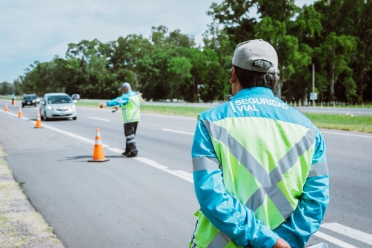 Elementos de seguridad que son obligatorios llevar en el auto