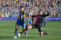 Torneo apertura de la Liga Profesional de Fútbol: Newell´s Old Boys recibe a Rosario Central, en el clásico rosarino