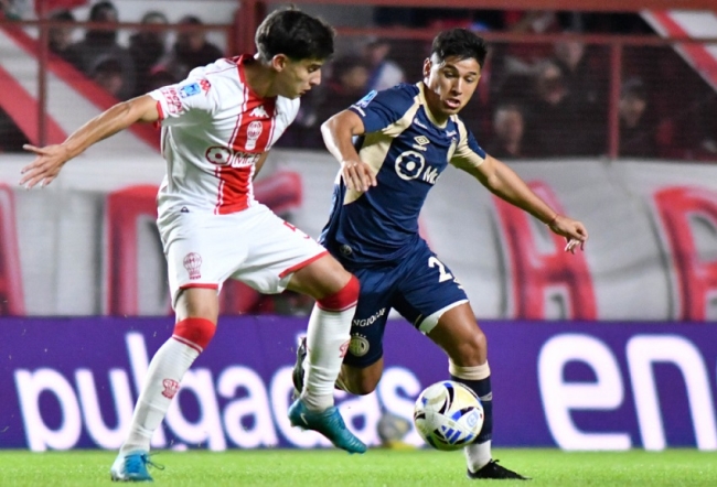 Torneo apertura: Argentinos eliminó a Huracán y se metió en las semifinales