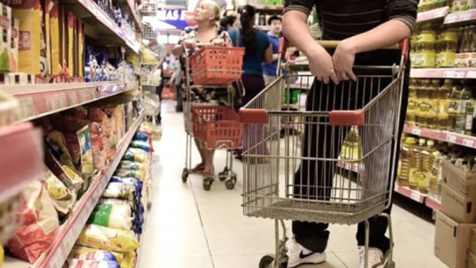 Una familia tipo de la ciudad de Buenos Aires necesitó casi $2,5 millones en junio para ser considerada de clase media