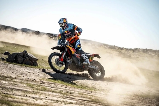 Rally Dakar 2026: El joven español Edgar Canet gana la etapa en motos y lidera la general