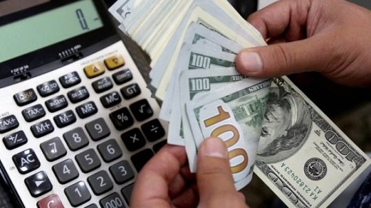 El Banco Central habilitó el pago de salarios en dólares a través de las cuentas sueldo