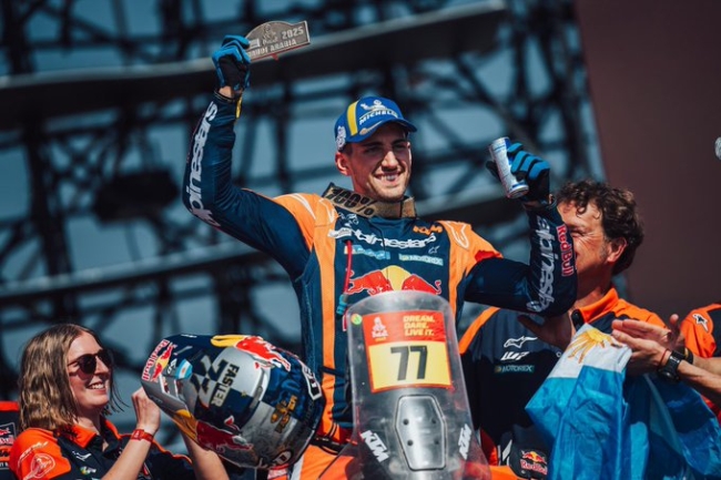 Dakar 2025: El australiano Sanders ganó la categoría Motos y Luciano Benavides quedó en el cuarto lugar