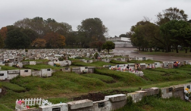 El Gobierno bonaerense otorga un subsidio para buscar restos de desaparecidos en los cementerios municipales