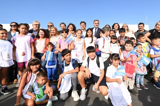 Axel Kicillof encabezó el acto que dio inicio al ciclo lectivo 2025