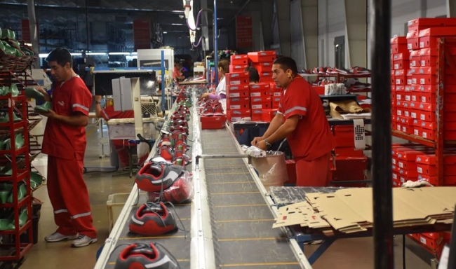 La Rioja: Ricardo Quintela intervino para frenar los despidos en la fábrica Puma