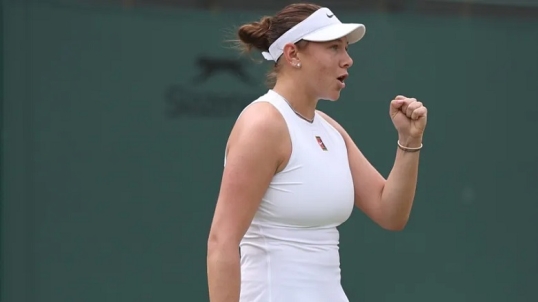 Wimbledon: Amanda Amisimova dio la sorpresa y venció a la bielorrusa Aryna Sabalenka