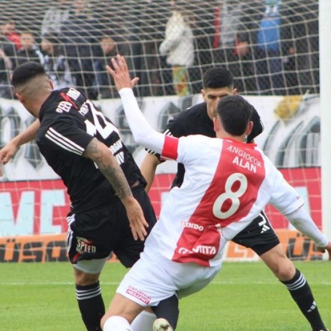 Liga Profesional de fútbol: Deportivo Riestra derrotó 2-0 a Argentinos, en la apertura de la séptima fecha