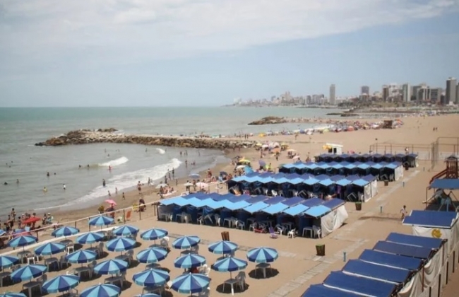 Mar del Plata verano 2025: alquilar una carpa de diciembre a marzo puede costar hasta $3 millones