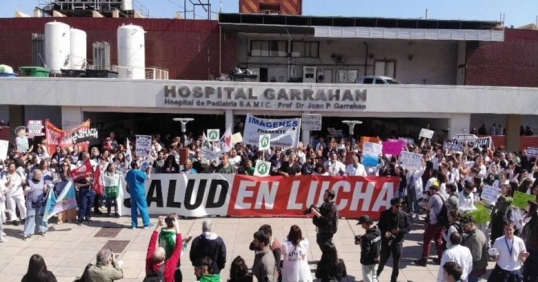 Trabajadores del Hospital Garrahan realizan una nueva movilización a Plaza de Mayo