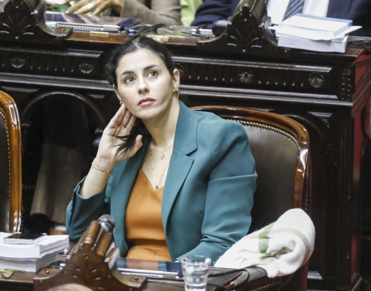 Marcela Pagano dijo que el gobierno “quiere atornillar a los cómplices de Caputo” en el BCRA