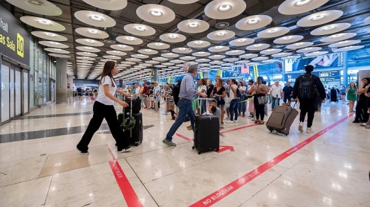 España: En el primer cuatrimestre recibió un 7,1 % más turistas