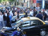 Rosario: Por inseguridad los taxistas paran por 24 horas desde las 18