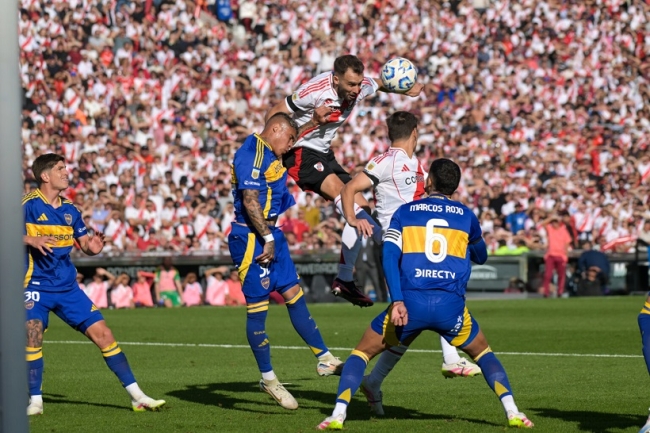 Liga Profesional de Fútbol: River venció por 2-1 a Boca, en el superclásico argentino