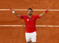 Juegos Olímpicos 2024: Novak Djokovic venció al español Carlos Alcaraz y ganó la medalla dorada