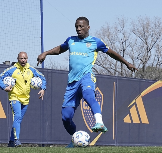 El Palmeiras interesado en Luis Advíncula