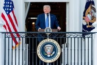 Donald Trump prohíbe la entrada a EE.UU. de inmigrantes de 12 países y limita la de otros siete