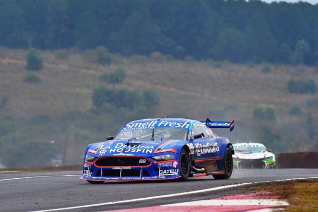 Turismo Carretera: Nicolás Trosset, con Ford Mustang ganó de punta a punta la Final en el autódromo de Posadas