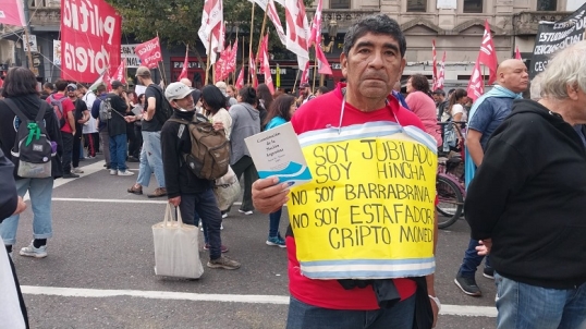 Multitudinaria marcha en apoyo a los jubilados