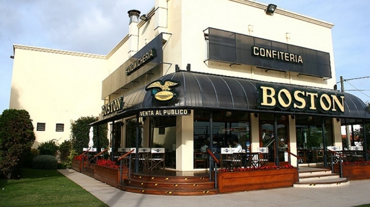 La tradicional confitería Boston de Mar del Plata cierra sus puertas y 50 empleados perderán su trabajo