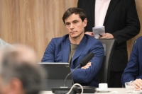 El diputado que fue becado por el estado y ahora quiere desfinanciar a los clubes barriales
